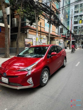 toyota-prius-hybrid-big-2