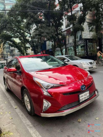 toyota-prius-hybrid-big-0